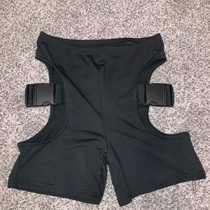 Side buckle biker shorts
